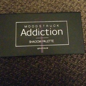 Moonstrick addiction shadow palette #1